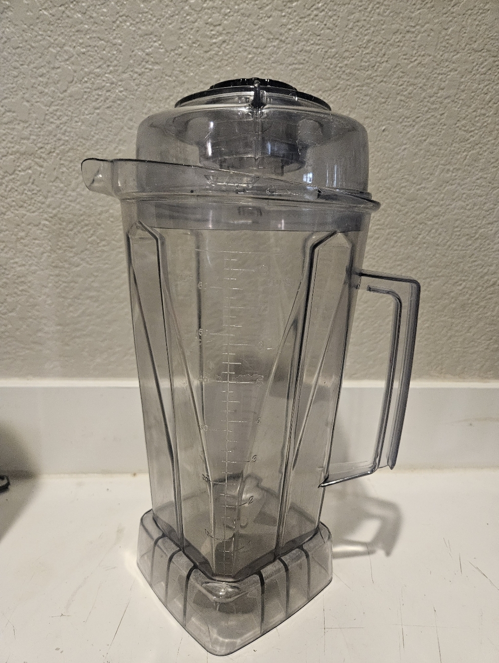 Vitamix 8-Cup 64oz Pitcher Fits 5200 Container W/ Plastic Lid